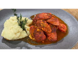 Chorizo a la pomarola con puré