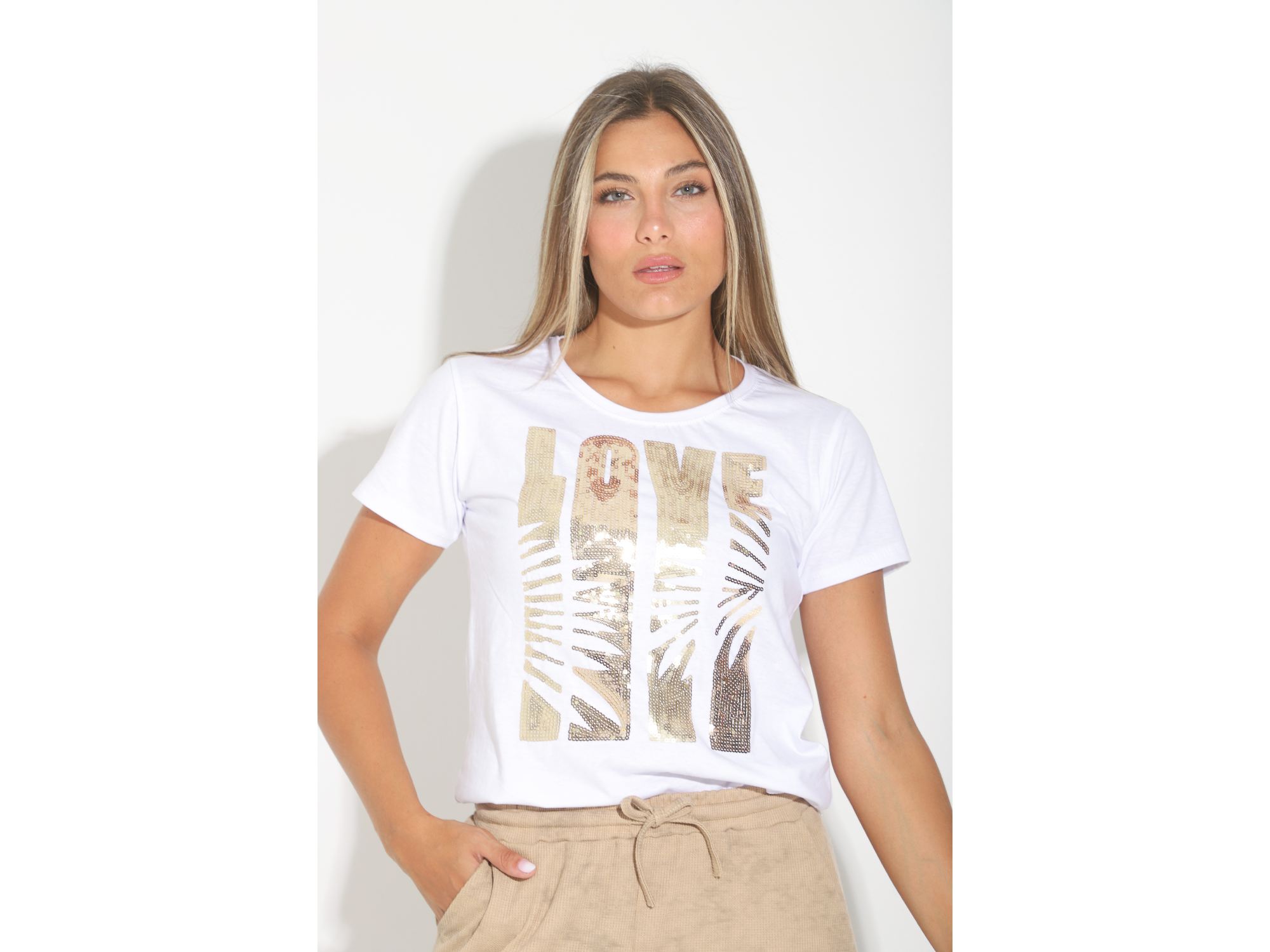 Remera Love dorado