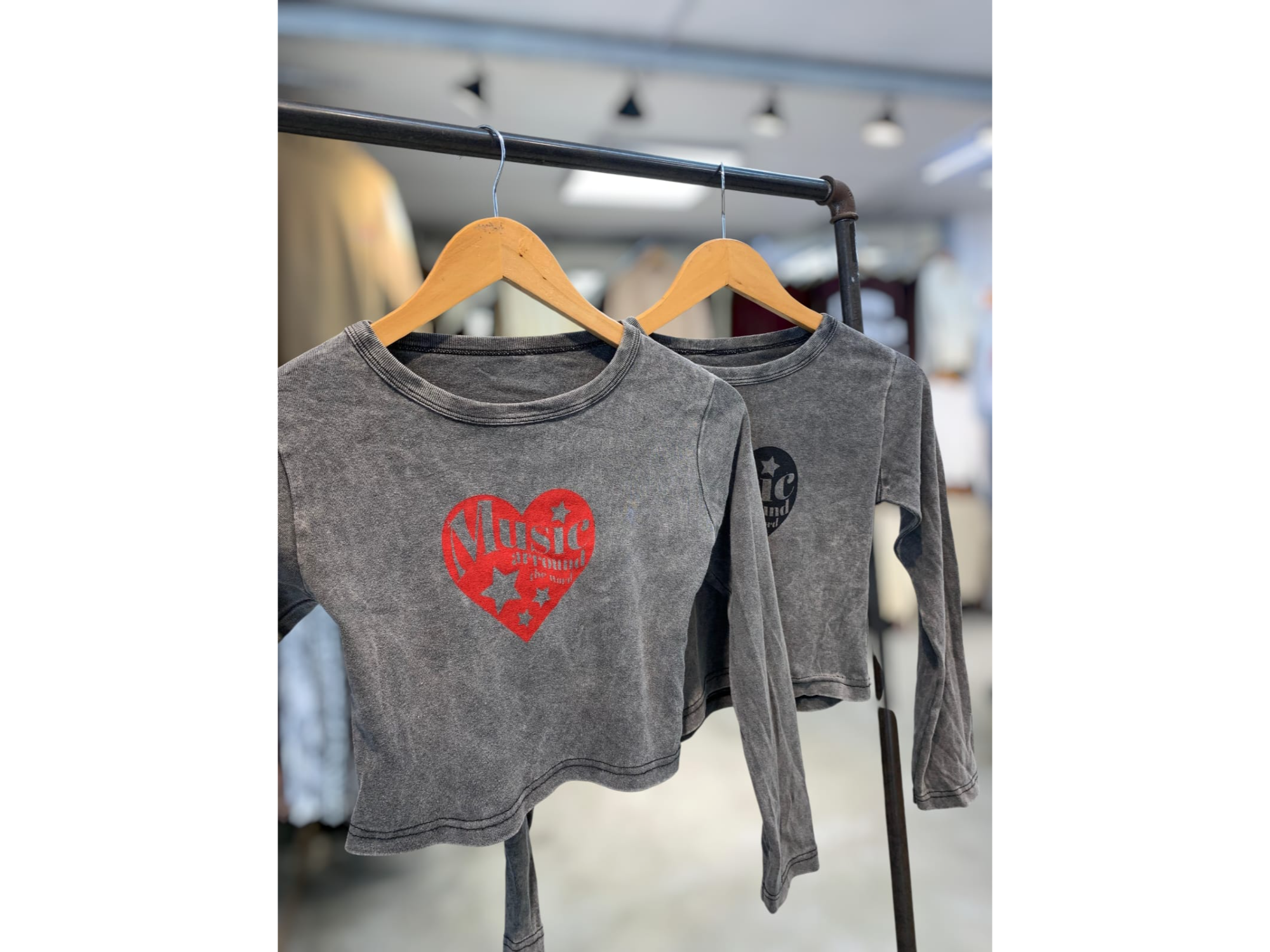 Baby tee manga larga corazon