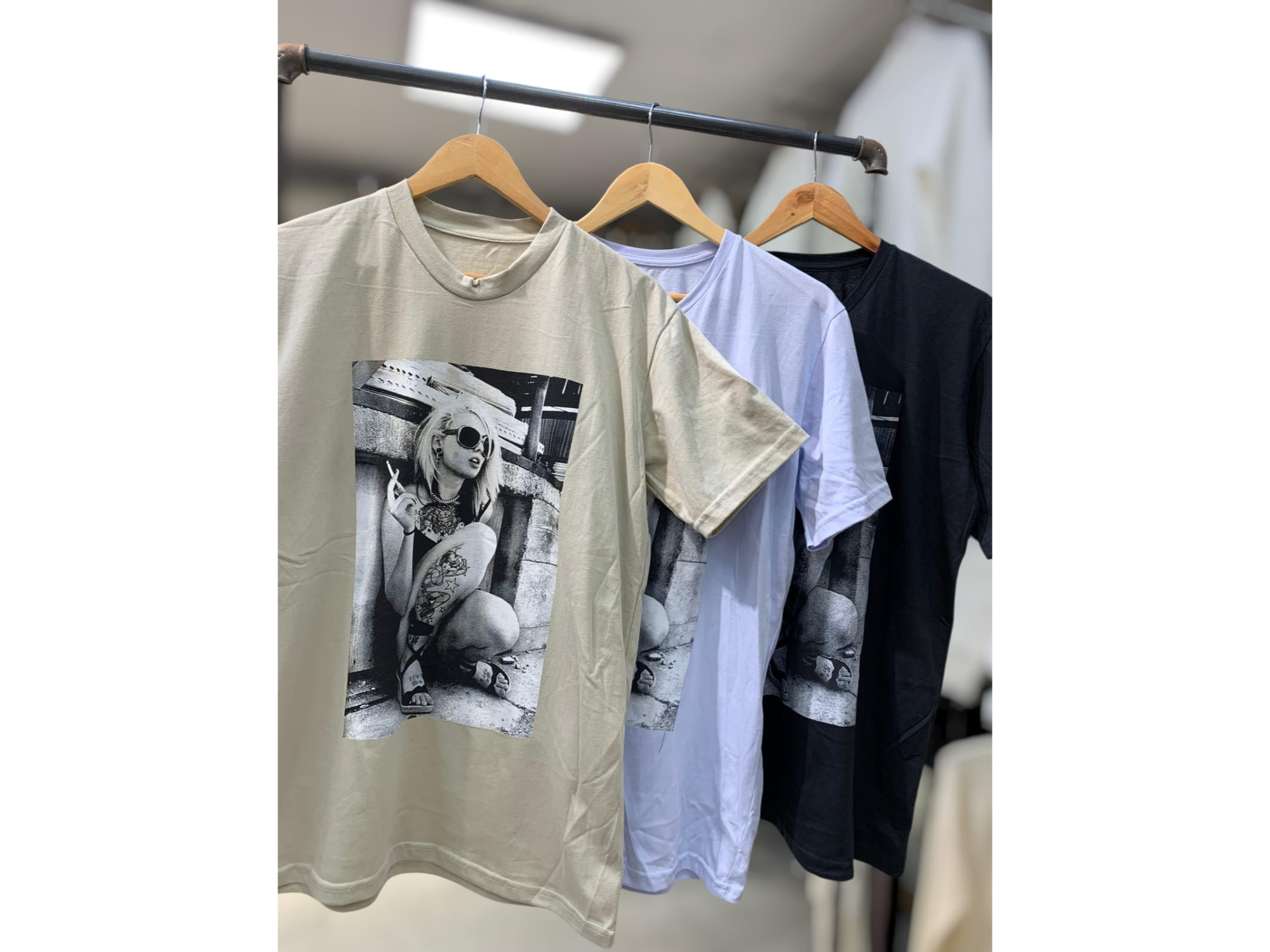 Remeron chica fumando