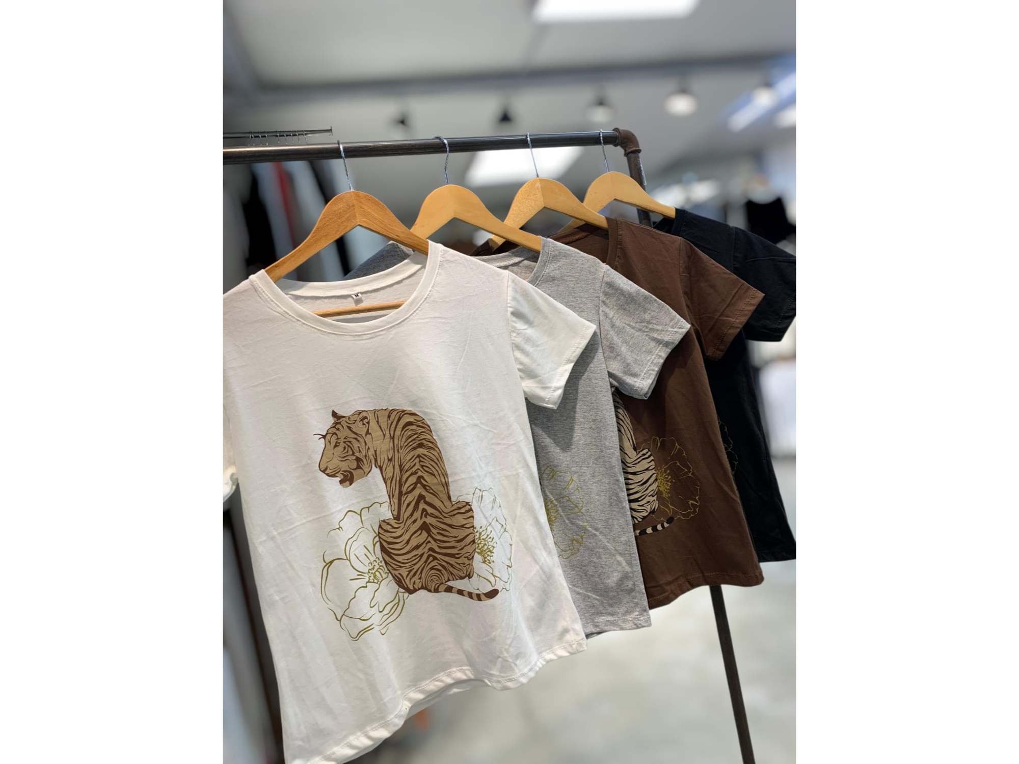 Remera tigre foil