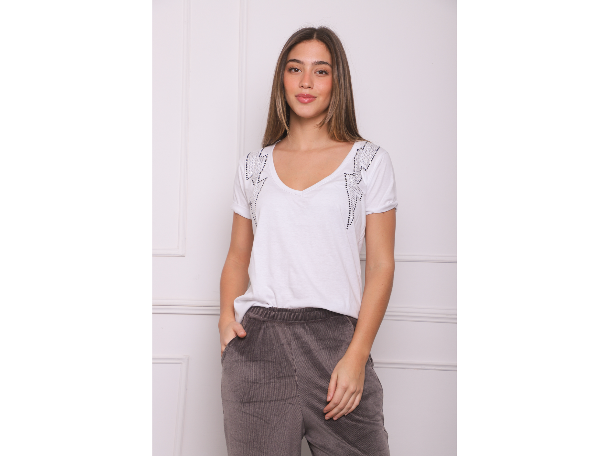Remera cuello V doble rayo Strass Art 101843