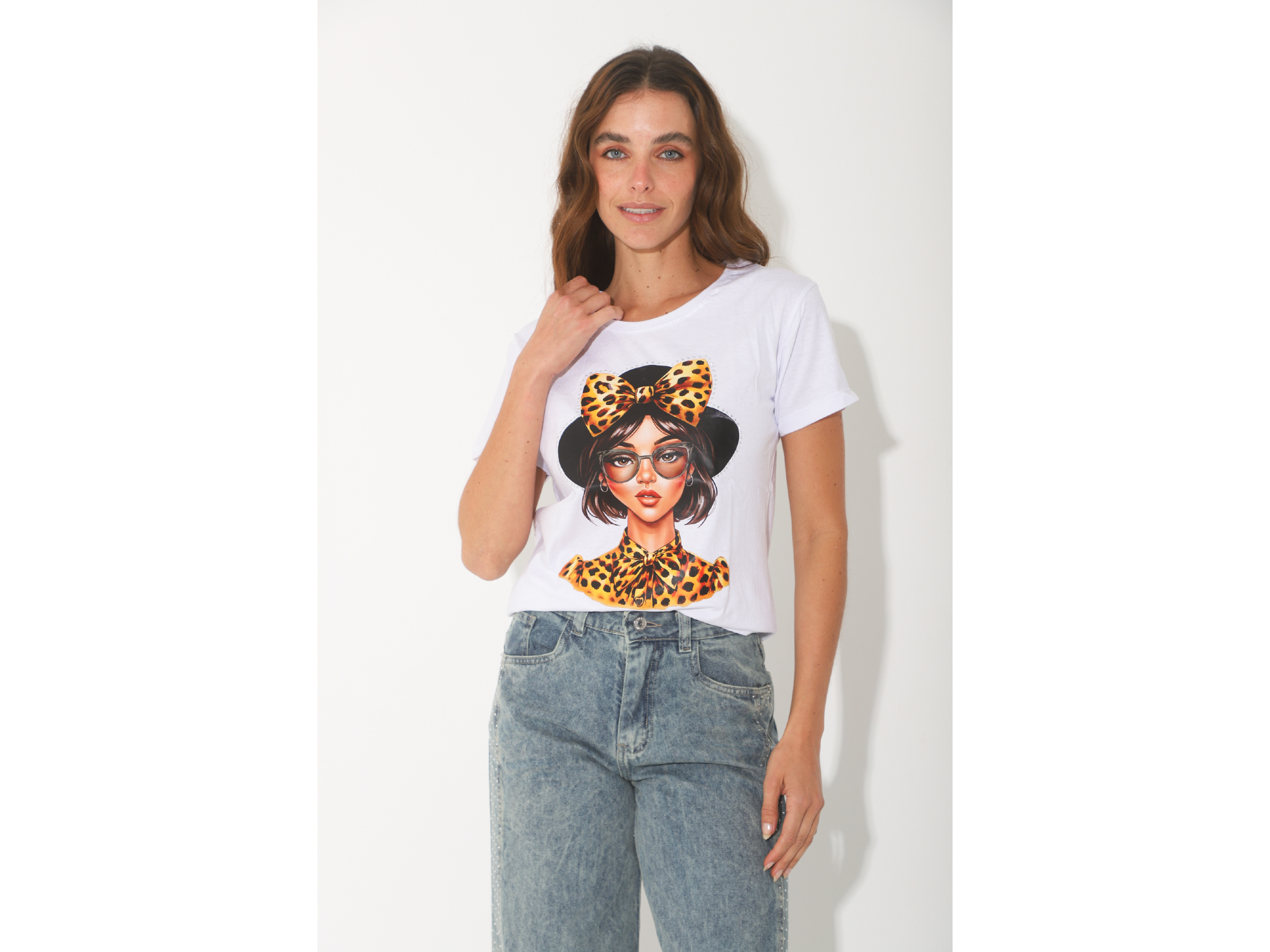 Remera moño anteojos con strass