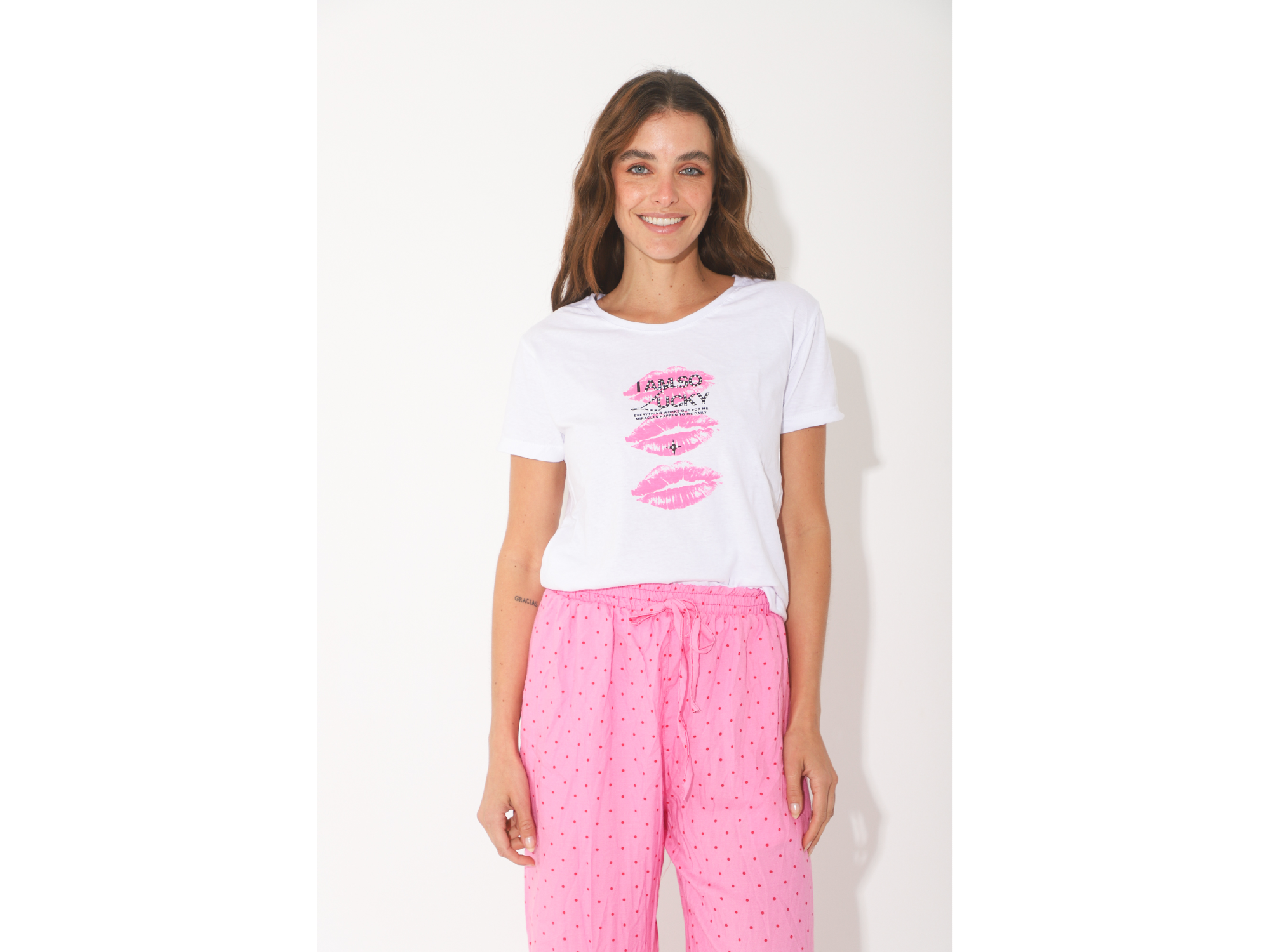 Remera beso lucky con strass