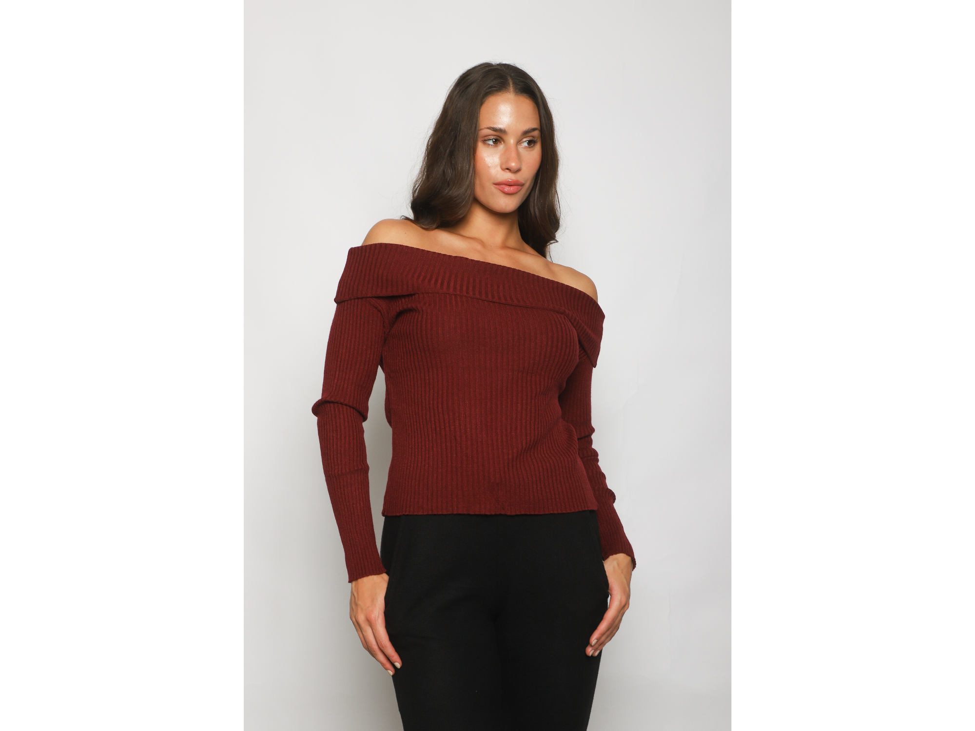 Sweater hombro descubierto