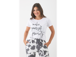 Remera make yourself cursiva Art 101781