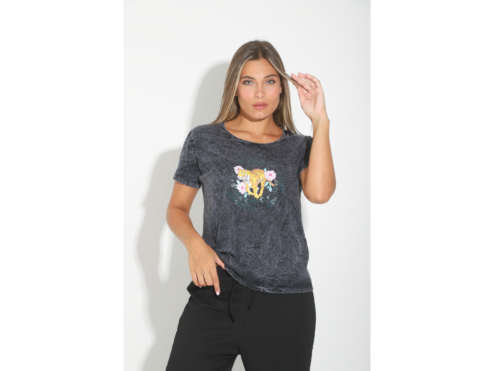 Remera nevada tigre flores