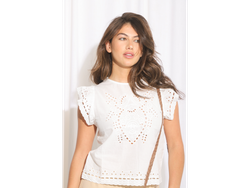 Blusa sin magas con volado