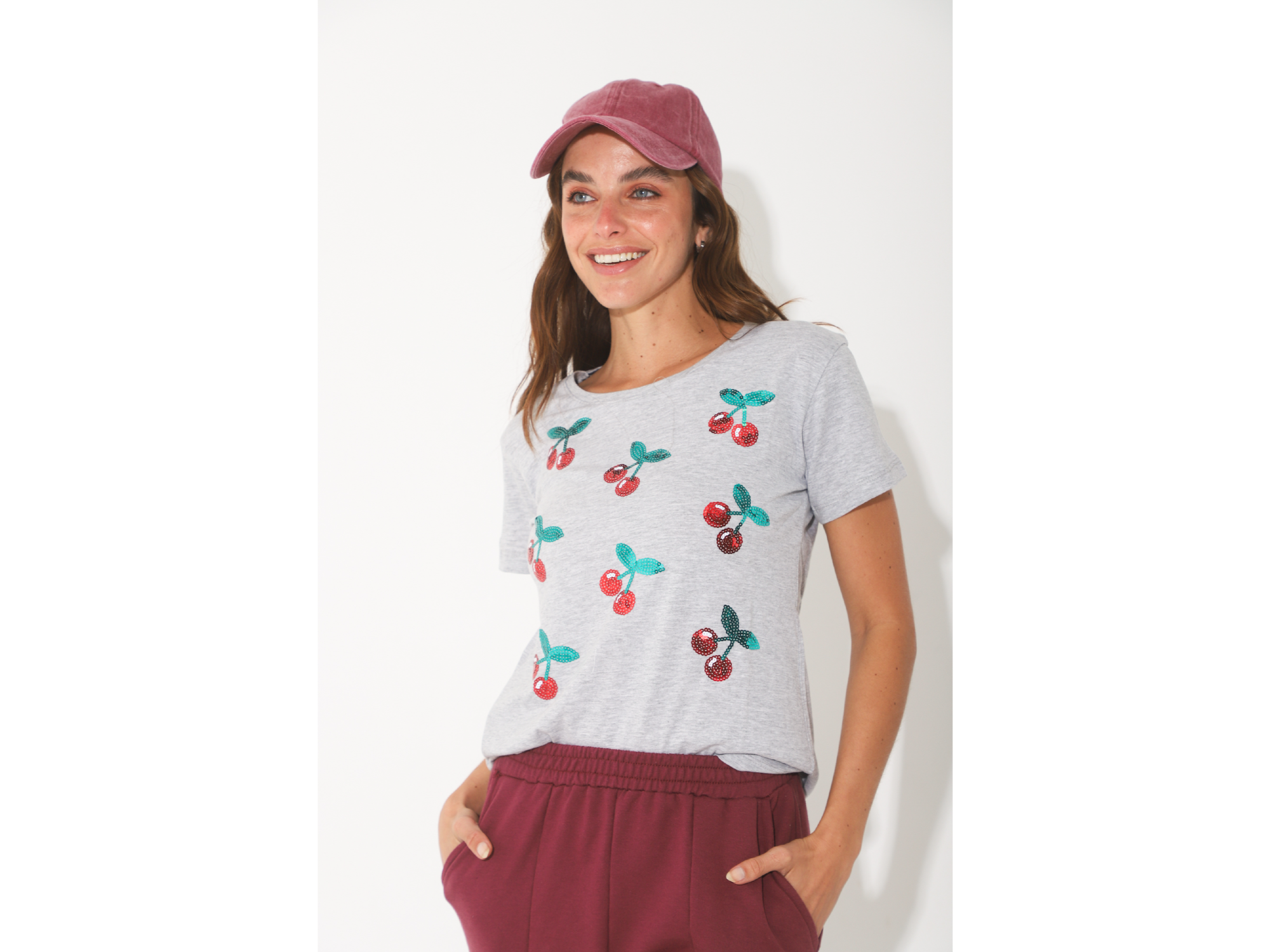 Remera bordada cerezas