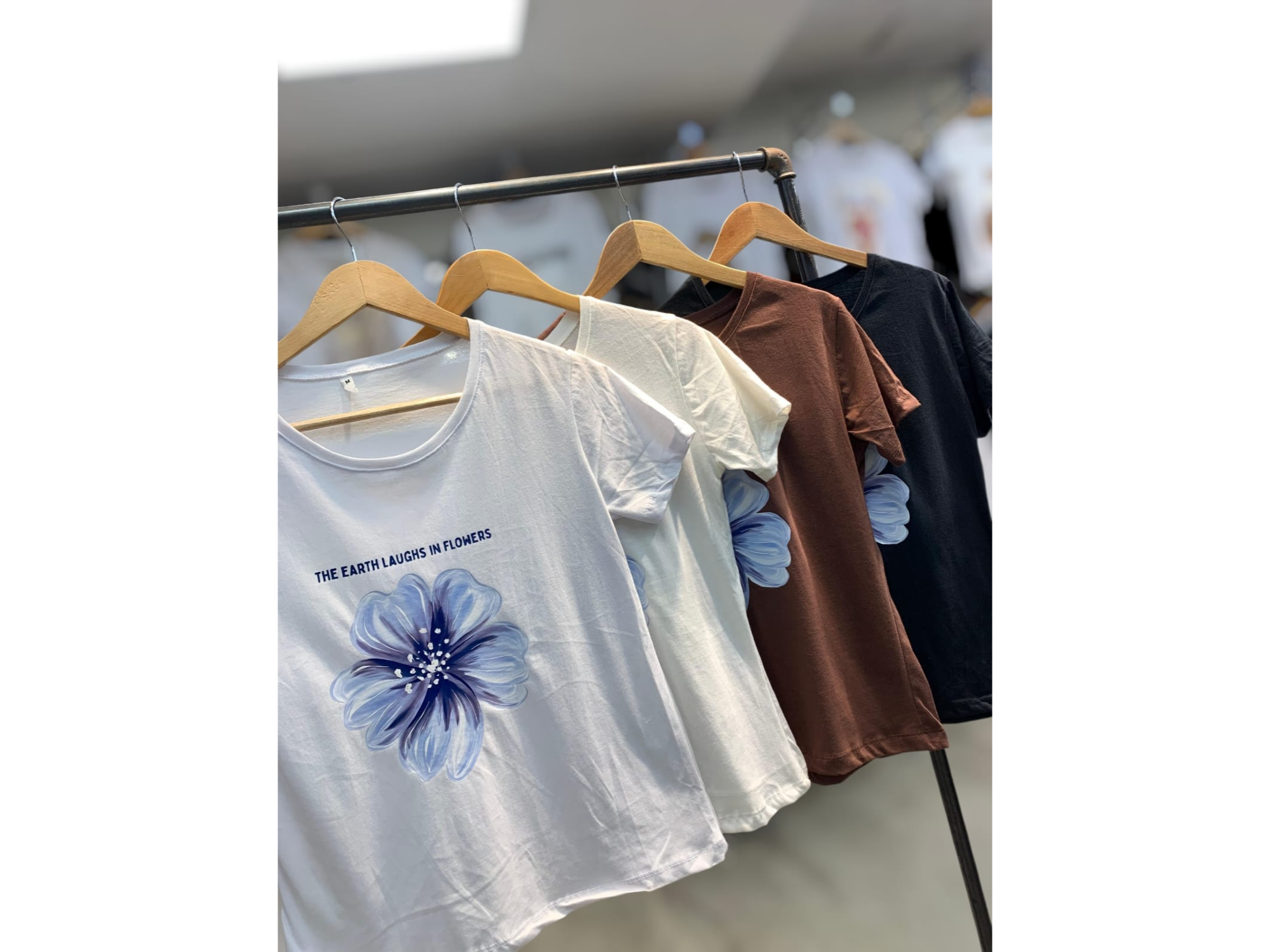 Remera flor azul