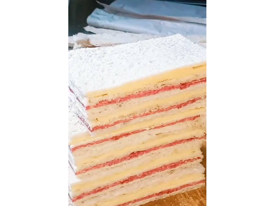TRIPLE DE MIGA SALAME Y QUESO