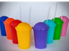 VASO PLASTICO MILK LISO DE COLOR CON SORBETE TRANSPARENTE DESCARTABLE - 330 CC.