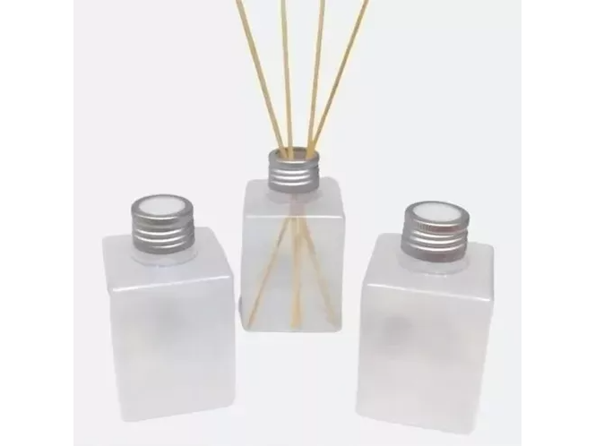 50 KIT ENVASE PVC RECTANGULAR CON TAPA DIFUSORA DE ALUMINO Y VARILLAS 125 CC.