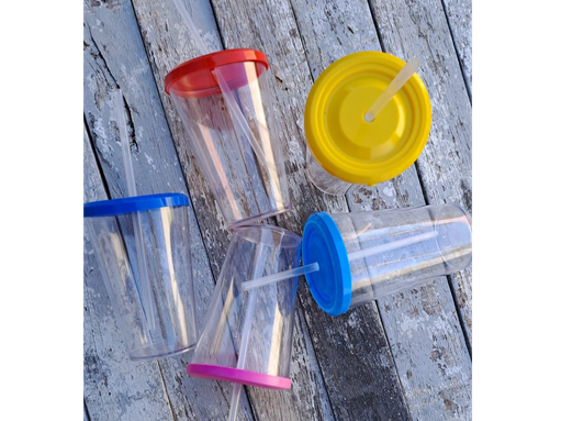 VASO ACRILICO CRISTAL N2  CON TAPA COLOR Y SORBETE TRANSPARENTE DESCARTABLE 475 CC.