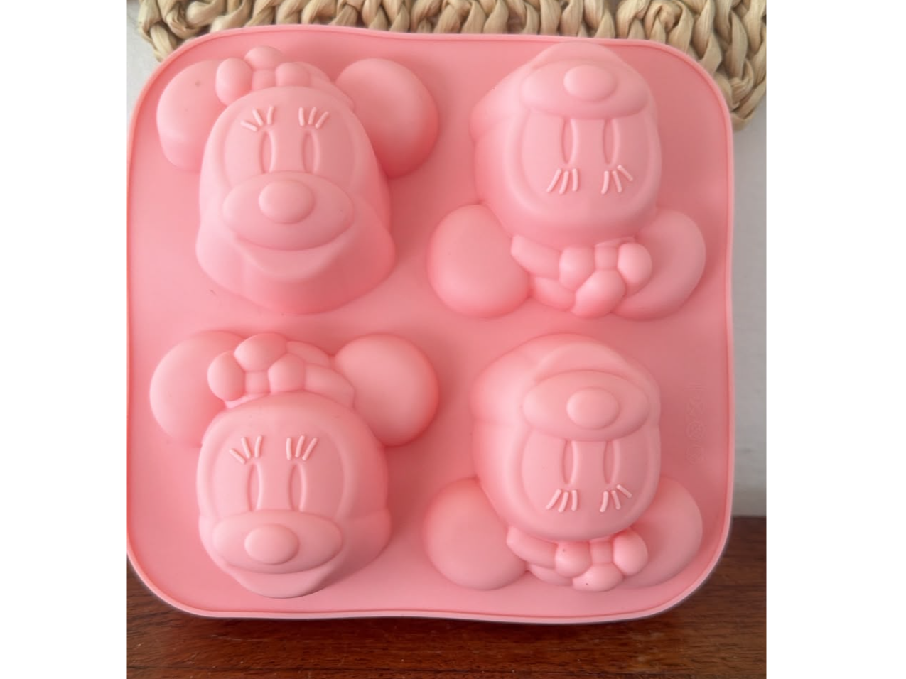 MOLDE MINNIE  X 4 SILICONA  -   15X13CM