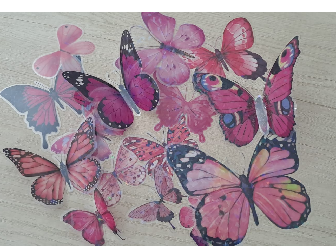 ADORNO MARIPOSA HOLOGRAFICA DIAMANTE VARIOS TAMAÑOS   16 UNIDADES