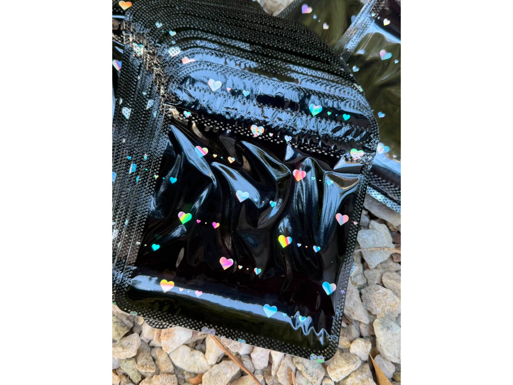 PACK  x 25 BOLSAS CON CIERRE HERMETICO 11X13CM NEGRO C/CORAZONES