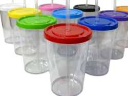 VASO ACRILICO CRISTAL 350CC CON TAPA COLOR Y SORBETE TRANSPARENTE DESCARTABLE