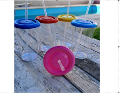 VASO ACRILICO CRISTAL N2 CON TAPA COLOR Y SORBETE TRANSPARENTE DESCARTABLE 475 CC.