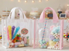 BOLSA C/ MANIJA CRISTAL PVC 20X 20 X 8 CM - BORDES COLOR