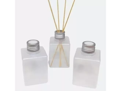 ENVASE PVC RECTANGULAR C/ TAPA DIFUSORA DE ALUMINO Y VARILLAS 125 CC.