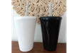 VASO CONICO NEGRO / BLANCO CON TAPA Y SORBETE CONICO 420cc