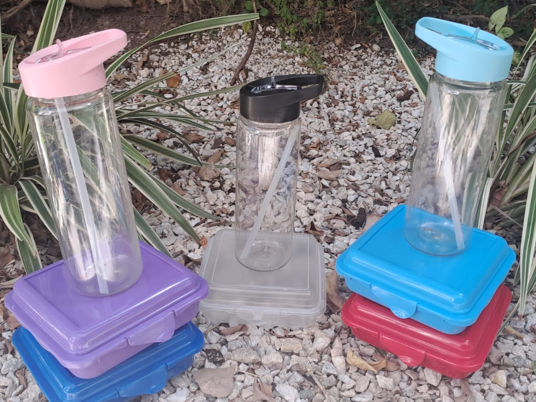 KIT BOTELLA CRISTAL 750 CC. + LUNCHERA CUADRADA  COLOR A ELECCION