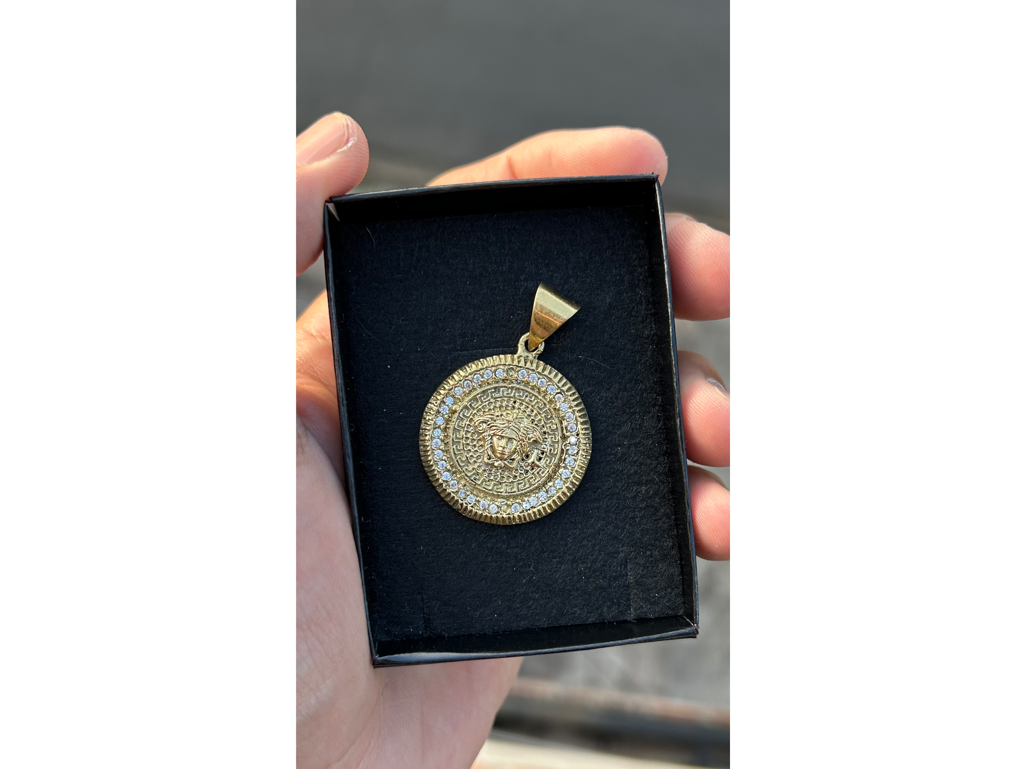 Medalla Versace con Piedras