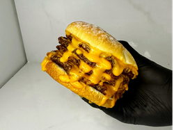 Cuádruple chesse Burger XL + papas fritas