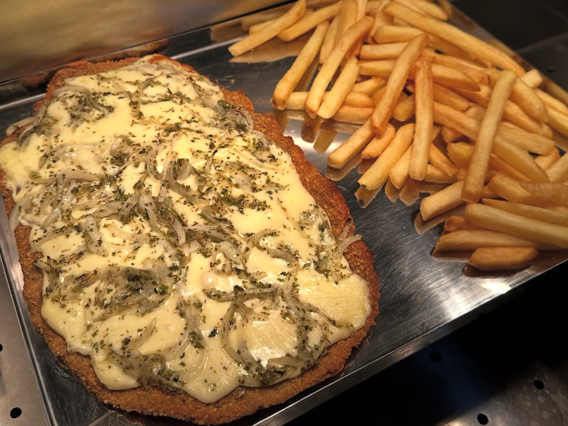 Caja : Milanesa  XL Fugazzetta  + fritas ( explota 1 , comen 2 👌🏼)