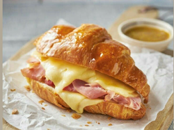 Medialuna con jamón y queso 🥐