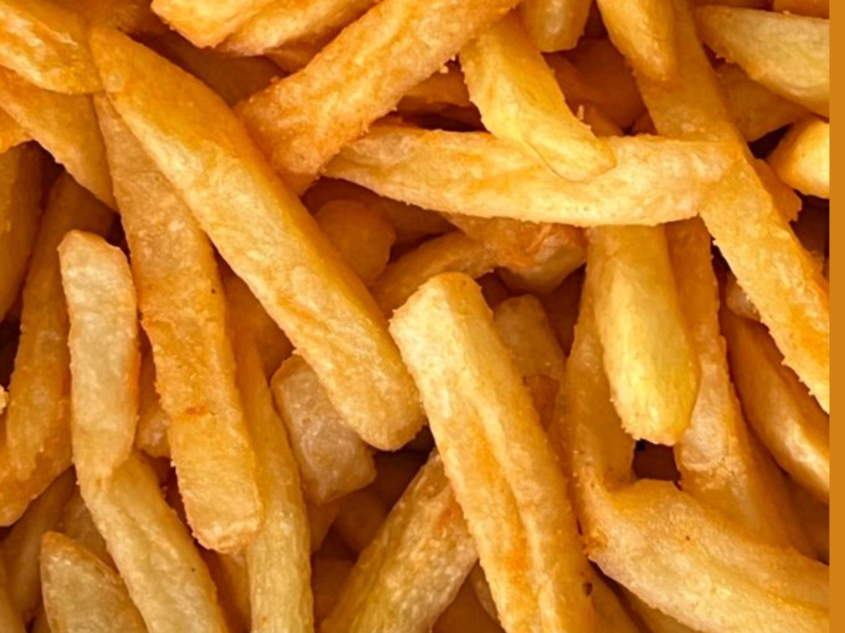 Caja de papas fritas 🍟 + 2 dips ( para 2 🧍🏻♂️)