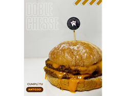 Doble Chesse burger XL + papas fritas 🍟