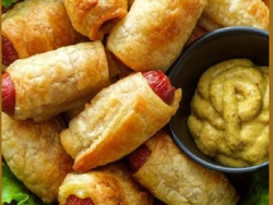 Salchichitas envueltas : 12u + 2 salsas (para 👬)