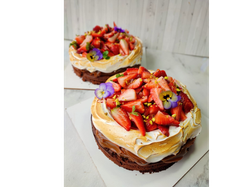 MARQUISE CON FRUTILLAS O FRUTOS ROJOS