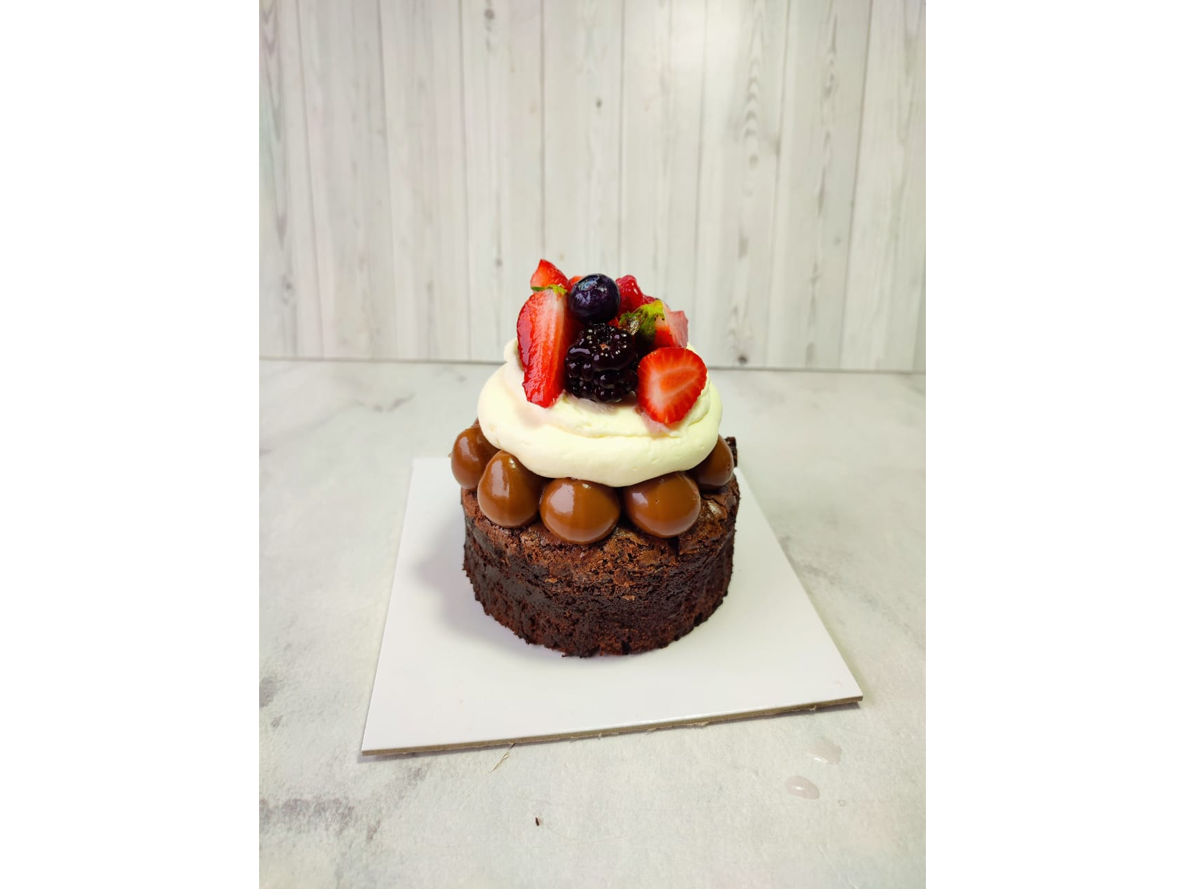 BROWNIE CON FRUTOS ROJOS