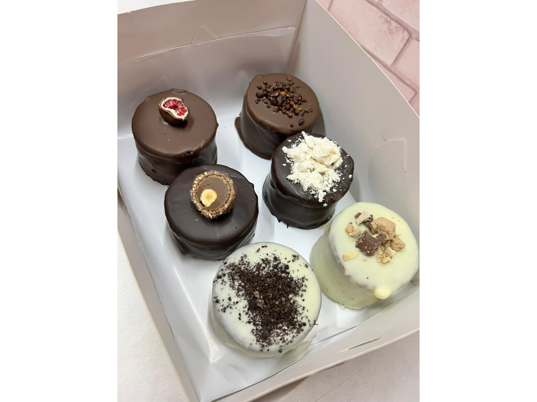Box de alfajores Rellenos con Golosinas