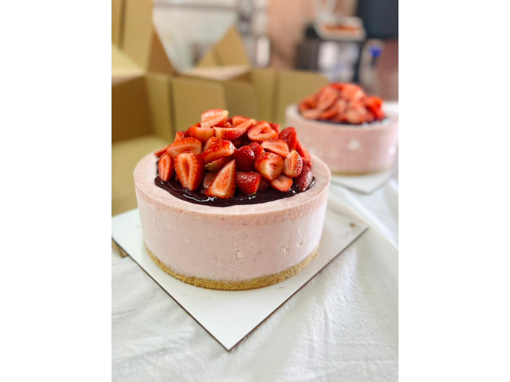 CHEESECAKE HELADO DE FRUTILLAS