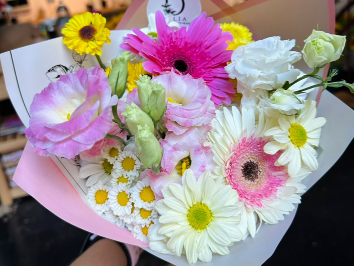 Ramo Brisa de primavera + Bombones Ferrero Rocher