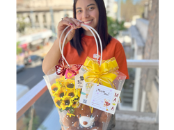 CARIÑO ETERNO (peluche con ramito de flores decorativas)