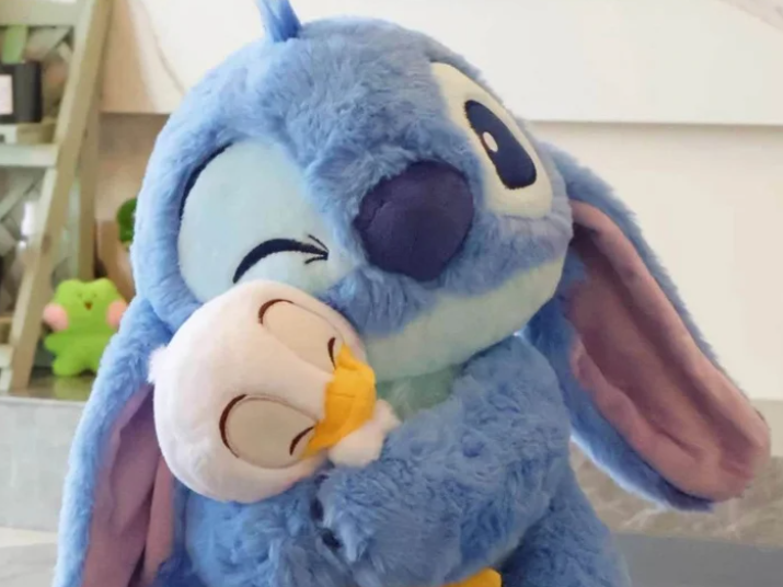 Stitch con pato ENORME 60cm