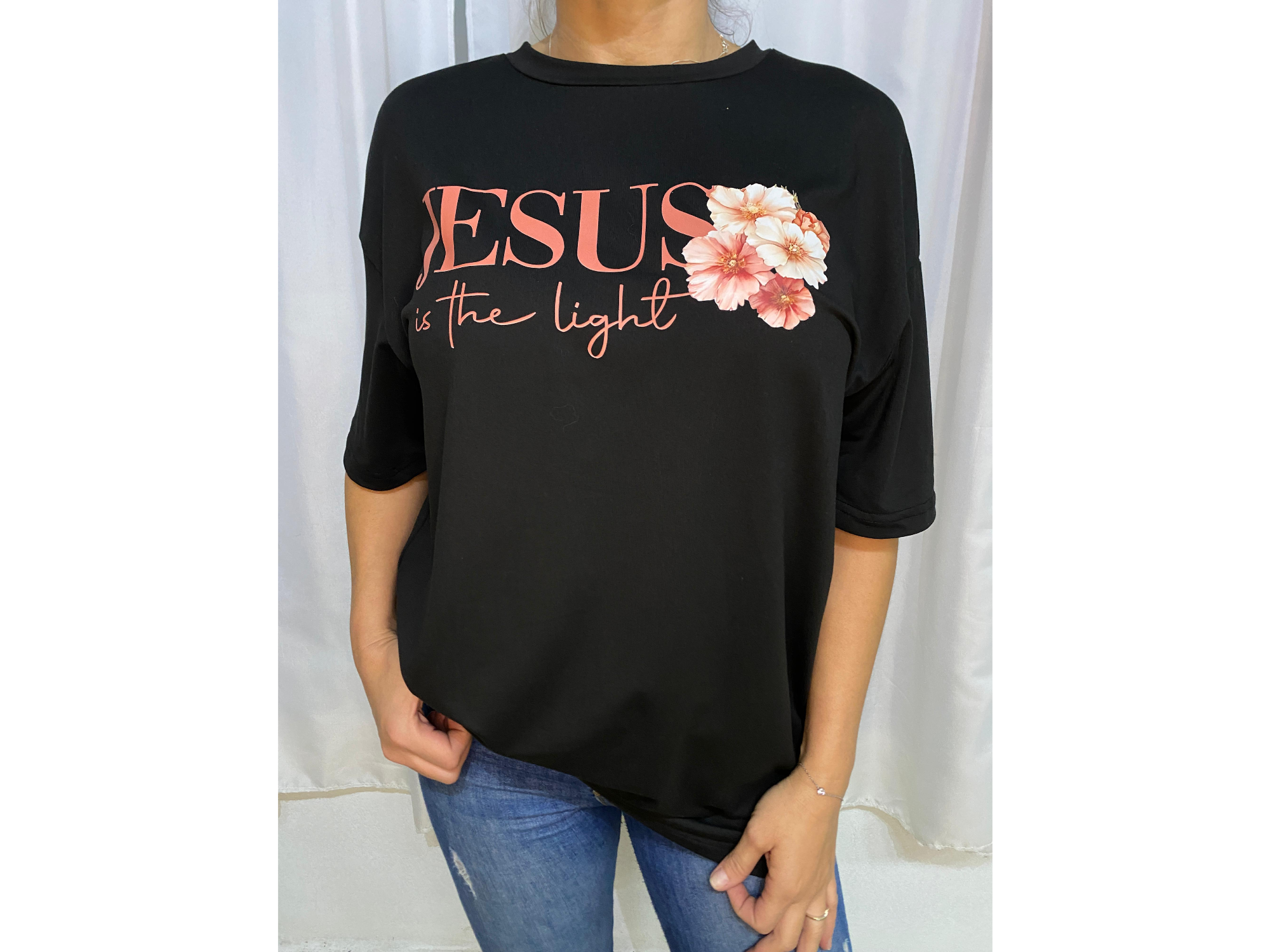 Remera negra Overside - JESUS🌸🌸🌸