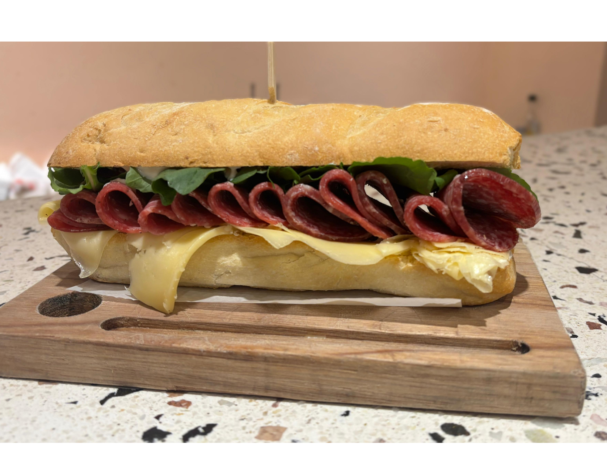 Baguetin salame de Brunch Cafe de Especialidad