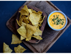 NACHOS CON CHEDDAR