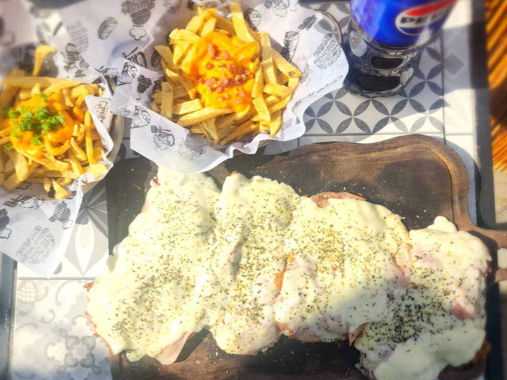 MILANESA NAPOLILTANA + PEPSI
