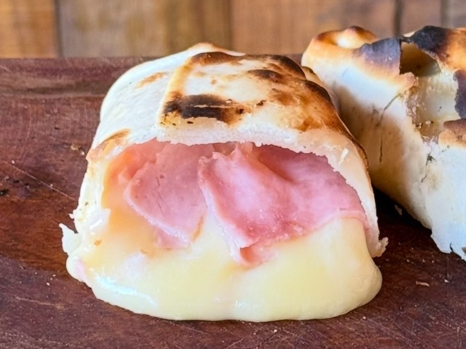 Empanada de jamón y queso