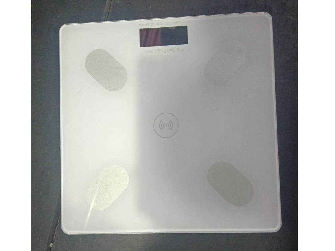 BALANZA CON MEDIDOR DE GRASA CORPORAL