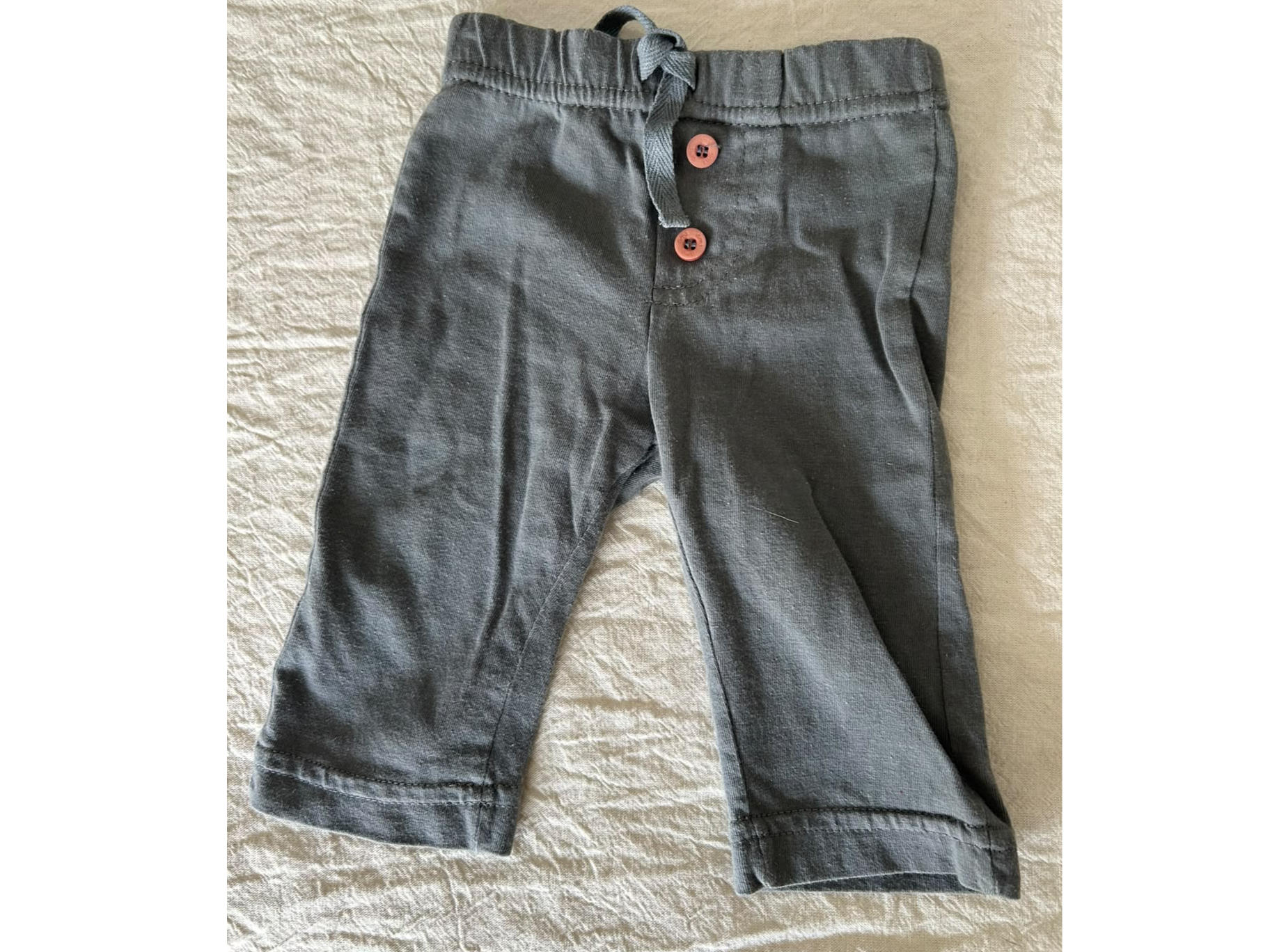 PANTALÓN GRIS CON BOTONES (031)