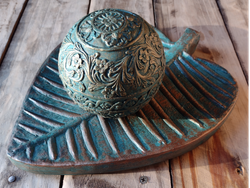 ARTESANAL Centro de Mesa HOJA Mediana con Esferas