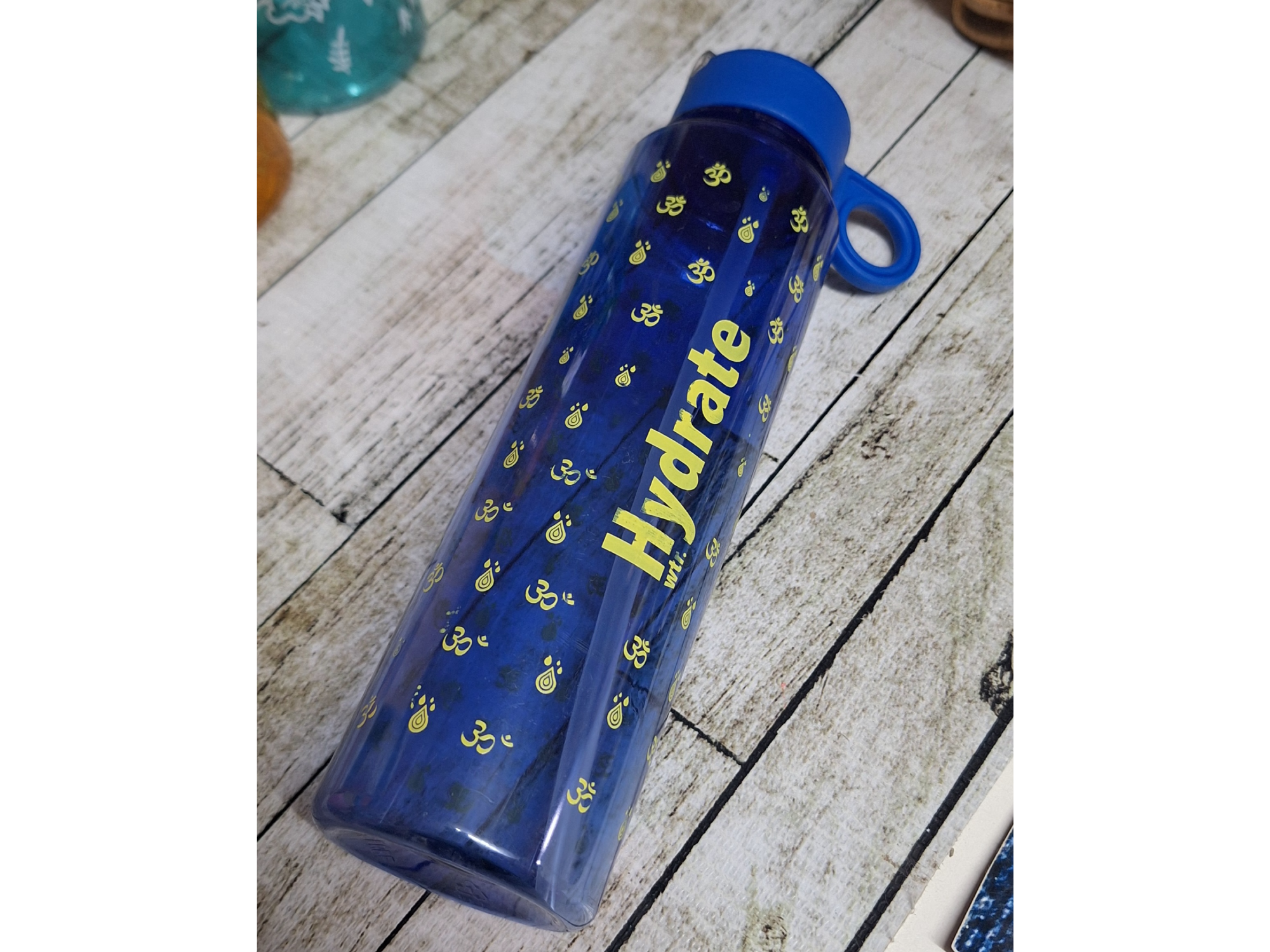 Botella Slim Serigrafiada HIDRATE con tapa Rosca78cm